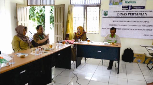 Suasana pertemuan penyusunan e-RDKK dalam kegiatan pengelolaan, penyediaan serta penyaluran pupuk dan pestisida tahun 2019 di Balai Penyuluh Pertanian Kecamatan Sungai Pandan Alabio.