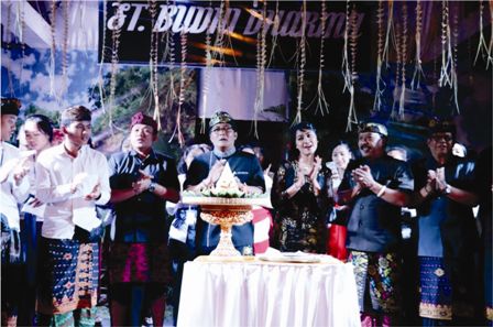 Bupati Badung, I Nyoman Giri Prasta, menghadiri HUT Ke-23 Sekaa Teruna (ST) Budhi Dharma, Banjar Kasianan, Desa Pangsan, Kecamatan Petang, Selasa (18/6) di Balai Banjar setempat.