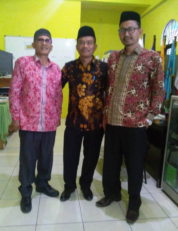 Dari kiri Kepsek SMPN 2 Kutablang, Kabupaten Bireuen, Propinsi Aceh, Kepsek SMPN 13 Surabaya, Drs Juwari, Kepsek SMPN 1 Peudada, Kabupaten Bireuen, Propinsi Aceh, Drs Zulfadli MPd.