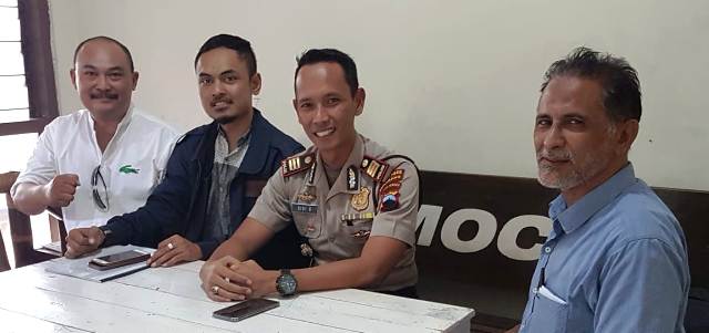 Kapolsek Tugu, AKP Didi Dewantoro SIK SH, saat menemui Advokat Adi Utomo SH.