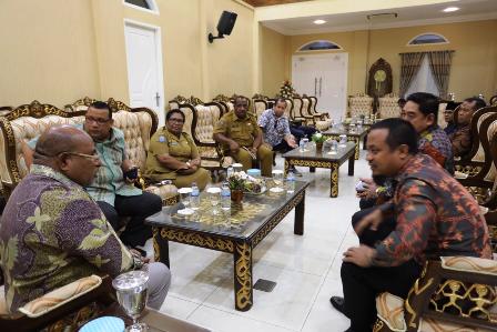 Pertemuan Wagub Sulsel dan Gubernur Papua.