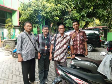 Kepala Dindukcapil Bojonegoro, Moch Chosim SH MM, Wartawan Majalah FAKTA (Ekopurnomo), Kades Ngasem, dan Kades Kunci.