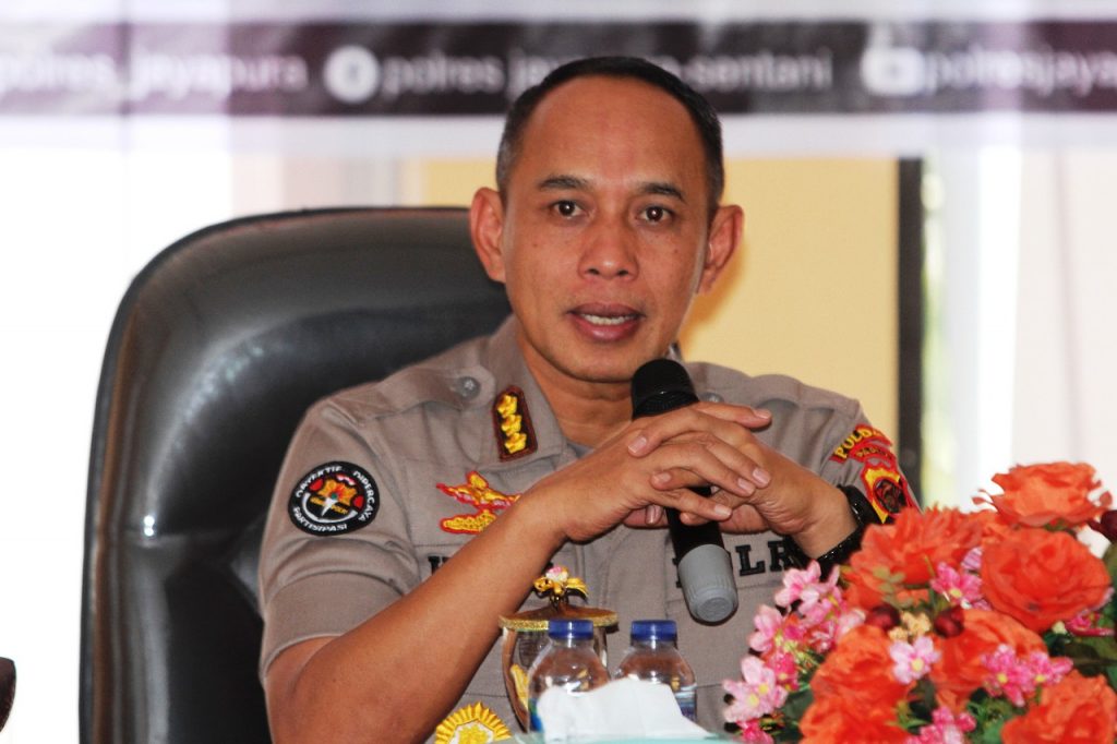 4 ANGGOTA KELOMPOK KRIMINAL BERSENJATA (KKB) TEWAS DAN 3 PUCUK SENJATA API LARAS PANJANG DIAMANKAN