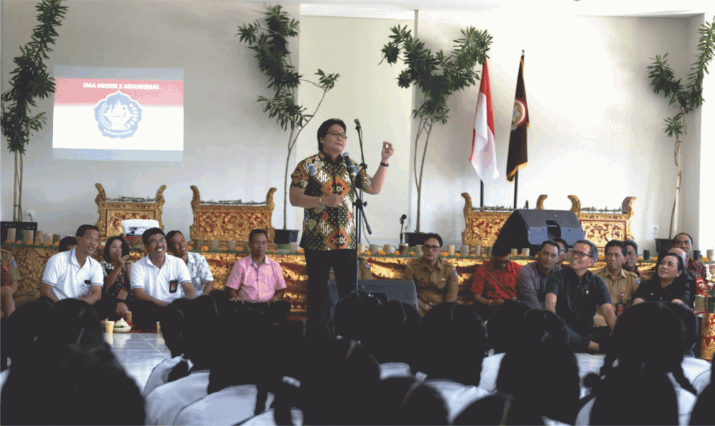Bupati Giri Prasta Kunjungi SMAN 2 Abiansemal