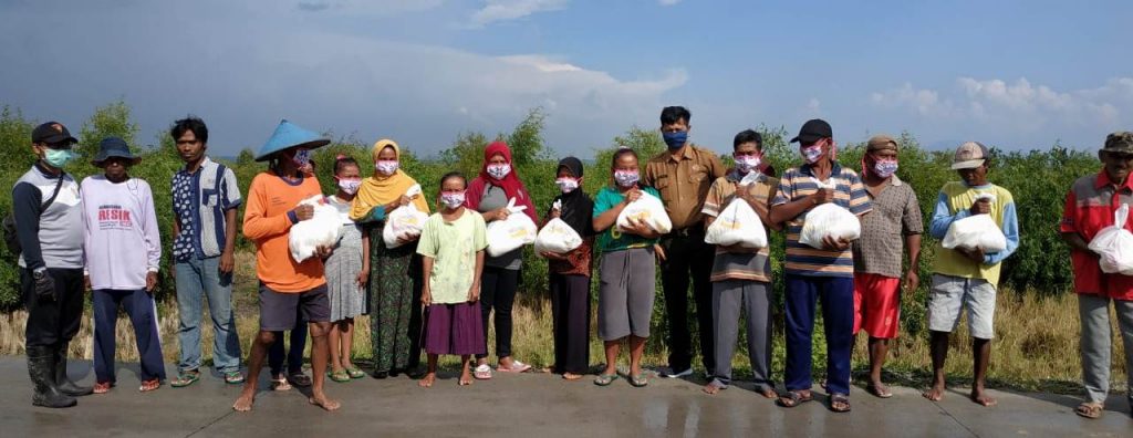 AWALI PANEN PERDANA PETIK DAUN KAYU PUTIH BKPH NGLAMBANGAN BERBAGI