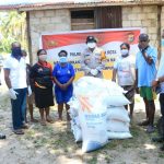 MASYARAKAT PANTAI BASE-G TERIMA BANTUAN 500 KG BERAS DARI MABES POLRI
