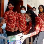Peringati Hari Kartini, DWP Badung Serahkan Bantuan ke Panti Jompo