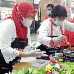 Peringati HUT Kota Surabaya, Jogoboyo Ikut Lomba Masak