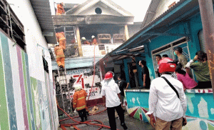 Seorang Terluka Akibat Kebakaran Rumah di Plemahan, Surabaya