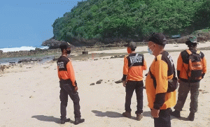 Swafoto di Pinggir Pantai, Wisatawan Pantai Bengkung Meninggal Disapu Ombak