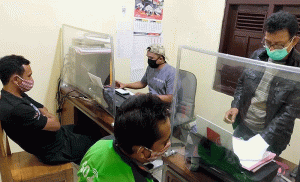 Main Judi Kartu di Pos Ronda, Tujuh Pelaku Dibekuk Polisi