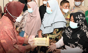 Korban Longsor di Kabupaten Solok, Mensos Risma Berikan Bantuan