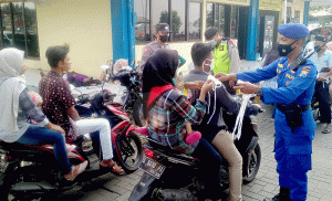 Gratis Naik Perahu Mesin, Masyarakat Ramai Kunjungi Pelabuhan Kamal