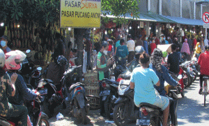 H-1 Idul Fitri, Begini Suasana Pasar Pucang, Surabaya