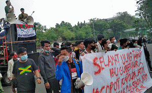 BEM Nusantara Gelar Aksi di Depan Kantor Gubernur Jatim