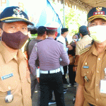 Camat Asemrowo Jemput Bola di Pos Swab Massal Jembatan Suramadu