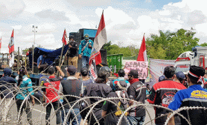Paguyuban Supir Bersatu Gelar Aksi di Kantor Gubernur Jatim
