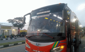 Akibat Lockdown, Penumpang Sepi Kru Bus Mengeluh