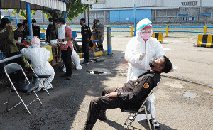 Camat Pabean Cantian Intruksikan Linmas Tes Swab PCR