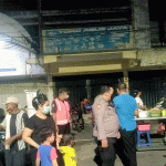 Operasi Penertiban Jam Malam, Seorang Pedagang Adu Mulut dengan Petugas