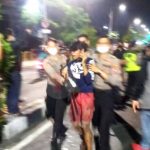 Ricuh, Polisi Bubarkan Bonek di Kapas Krampung