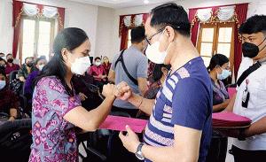 Wabup Badung Serahkan SK Bupati Guru Honor SD dan SMP