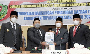 Bupati Tapsel Sampaikan Ranperda RPJMD 2021-2026 ke DPRD