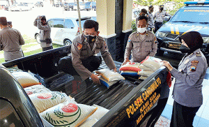 Polres Magelang Salurkan Paket Sembako ke Masyarakat dan Bidang Jasa Wisata