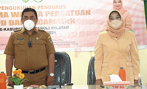 Sekda Tapsel Minta DWP Kedepankan Pendidikan Anak PNS