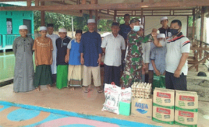 Danki Senapan C Yonif 126/KC Serahkan Bantuan Pangan ke Panti Asuhan