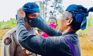 Kabid Humas Polda Banten Temui Jaro Saija, Ketua Adat Masyarakat Baduy