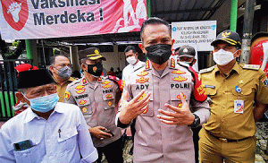 Kapolda Metro Jaya Irjen Pol Fadil Tinjau Gerai Vaksinasi Merdeka di Jakarta Barat