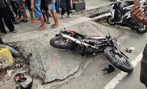 Pengendara Motor Meninggal Usai Tabrak Mobil Parkir di Abepura