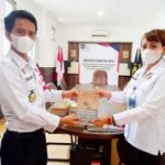 Pustadewikum Terima Bantuan Buku dari PK Ahli Utama Ditjenpas