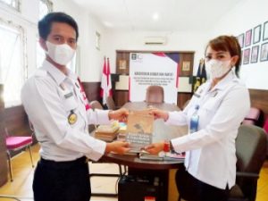 Pustadewikum Terima Bantuan Buku dari PK Ahli Utama Ditjenpas