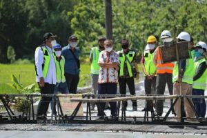 Bupati Ngawi Ony Anwar Tinjau Perbaikan di Sejumlah Ruas Jalan