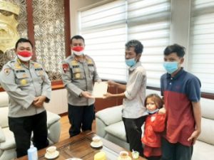 Perjuangan Tanto Demi Sekolahkan Anak Diapresiasi Kapolda Banten Irjen Pol Rudy