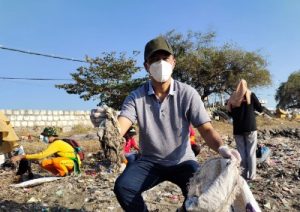 Pemkot Surabaya Diminta Secepatnya Cari Solusi Terkait Sampah Masker dan Pampers di Pantai Kedung Cowek