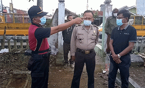 Peringati HUT ke-76 RI, Jajaran Polres Kepahiang Bersihkan TMP Letkol Santoso