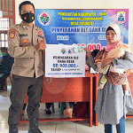 Pengamanan Pembagian BLT Warga Desa Cisimeut