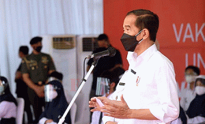 Presiden Joko Widodo Tinjau Vaksinasi Pelajar di Kota Samarinda