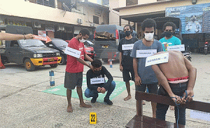 Peragakan 34 Adegan, Rekonstruksi Pengeroyokan di Asrama Sorong Padang Bulan