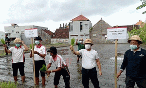 Sekda Badung Arnawa Ajak Krama Subak Bangga Jadi Petani