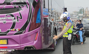 Ditlantas Polda Banten Terjunkan Satgas Raicet di Jalur Wisata Anyer Carita