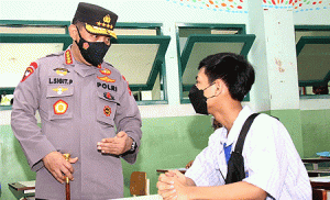 Perkuat Persiapan PTM, Panglima TNI dan Kapolri Tinjau Serbuan Vaksin di Pontianak