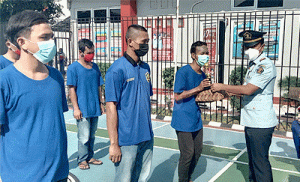 Apresiasi Prestasi, Kalapas Beri WBP Piala Internalisasi WBK Lapas Rangkasbitung