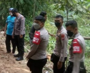 Kapolsek Rangkasbitung Tinjau Kegiatan Gotong Royong Warga Ranca Wiru