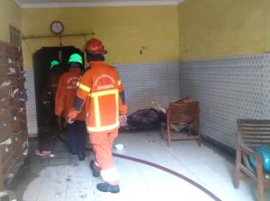 Kebakaran, Kosan Berlantai Tiga di Dharmawangsa, Surabaya