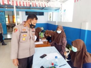 Kasat Binmas Polres Lebak Pimpin Giat Vaksinasi di SMPN I Warunggunung