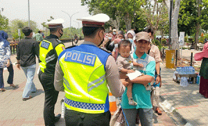 Cegah Covid-19, 250 Masker Dibagikan Satlantas Polres Serang Kota